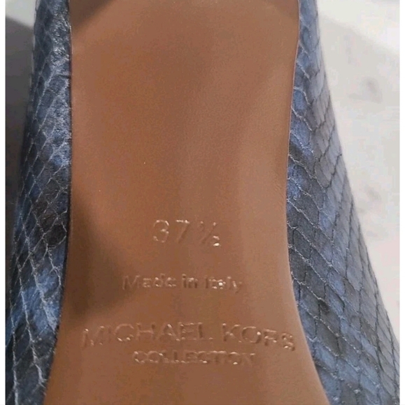 New No box Michael Kors Gretel Runway Printed Leather Blue Sz IT 37.5/7 - Picture 6 of 8